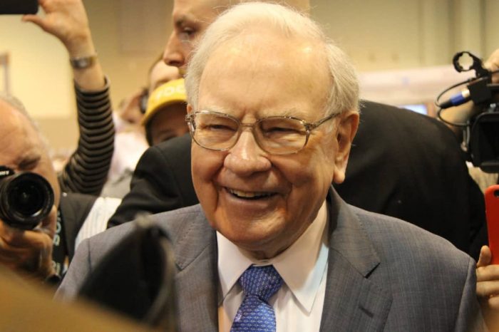 I’d follow Warren Buffett and start building a £1,900 monthly passive income