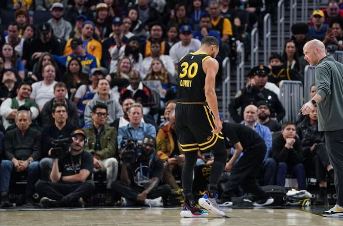 Warriors’ Steph Curry injured his ankle late in the fourth quarter vs. Chicago and did not return