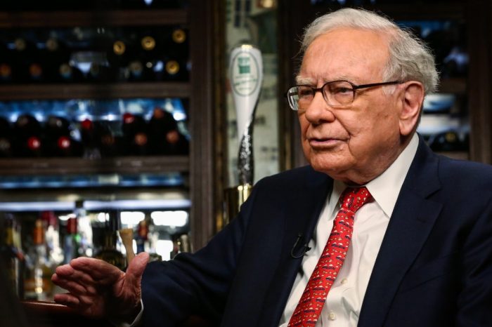 Warren Buffett’s Top 10 Tips For Investing Success