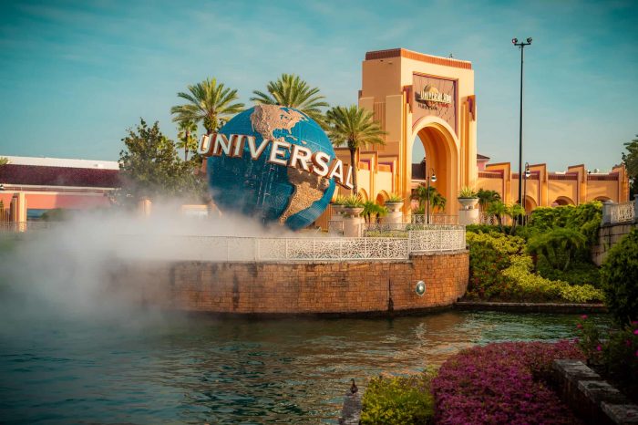 Does Universal Studios Take Apple Pay?