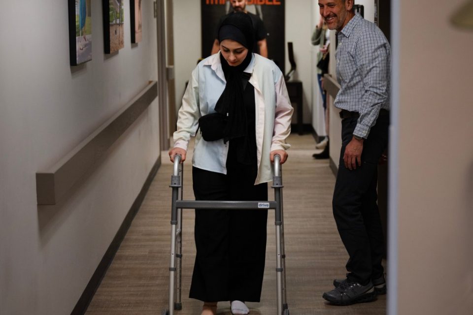 In Colorado, a Gazan teenager injured in war receives an artificial leg as she worries about home