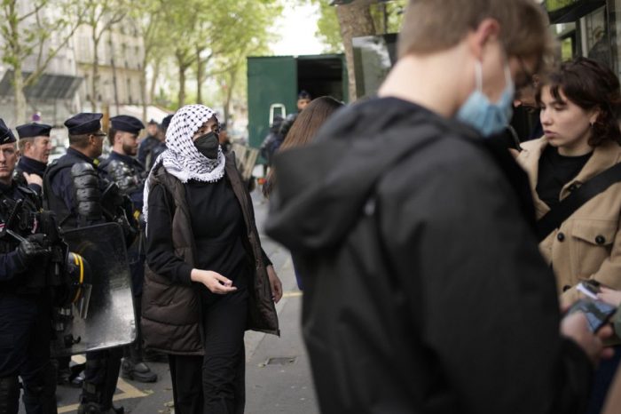Paris police peacefully remove pro-Palestinian student protesters