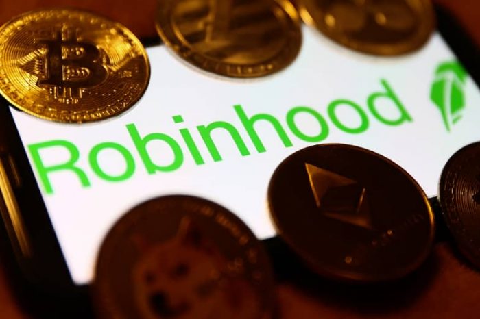 SEC Sends Wells Notice To Robinhood Over US Crypto Business, Shares Plunge 7%