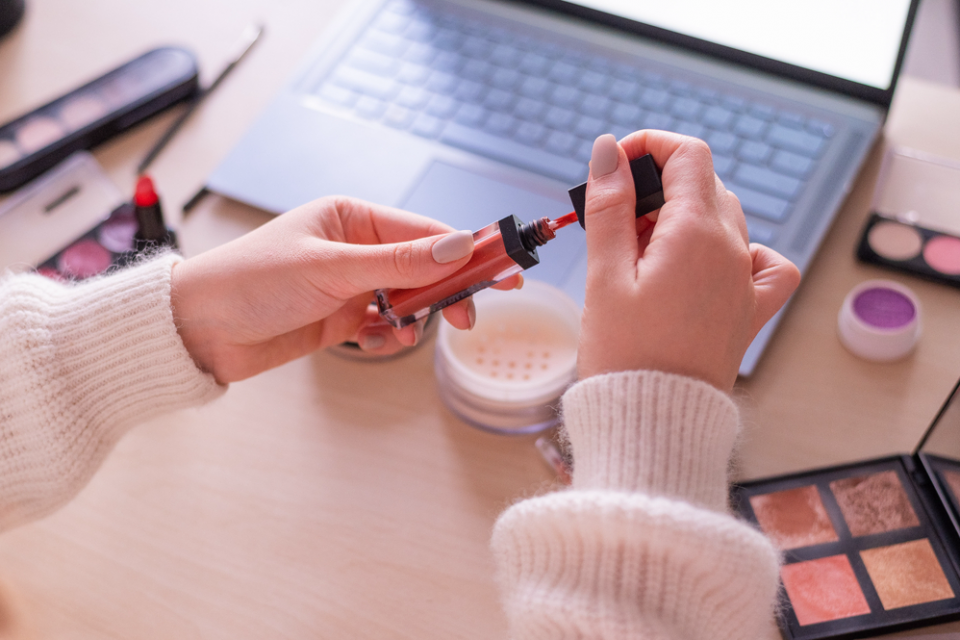 6 Lip Gloss Business Ideas You Can Do From Home