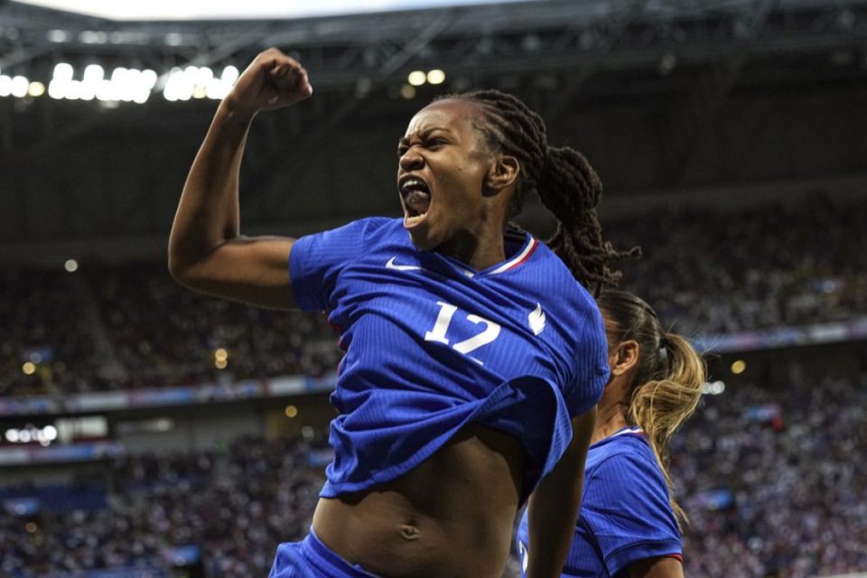 Paris Olympics latest: France wave of success continues in football, handball and rugby sevens